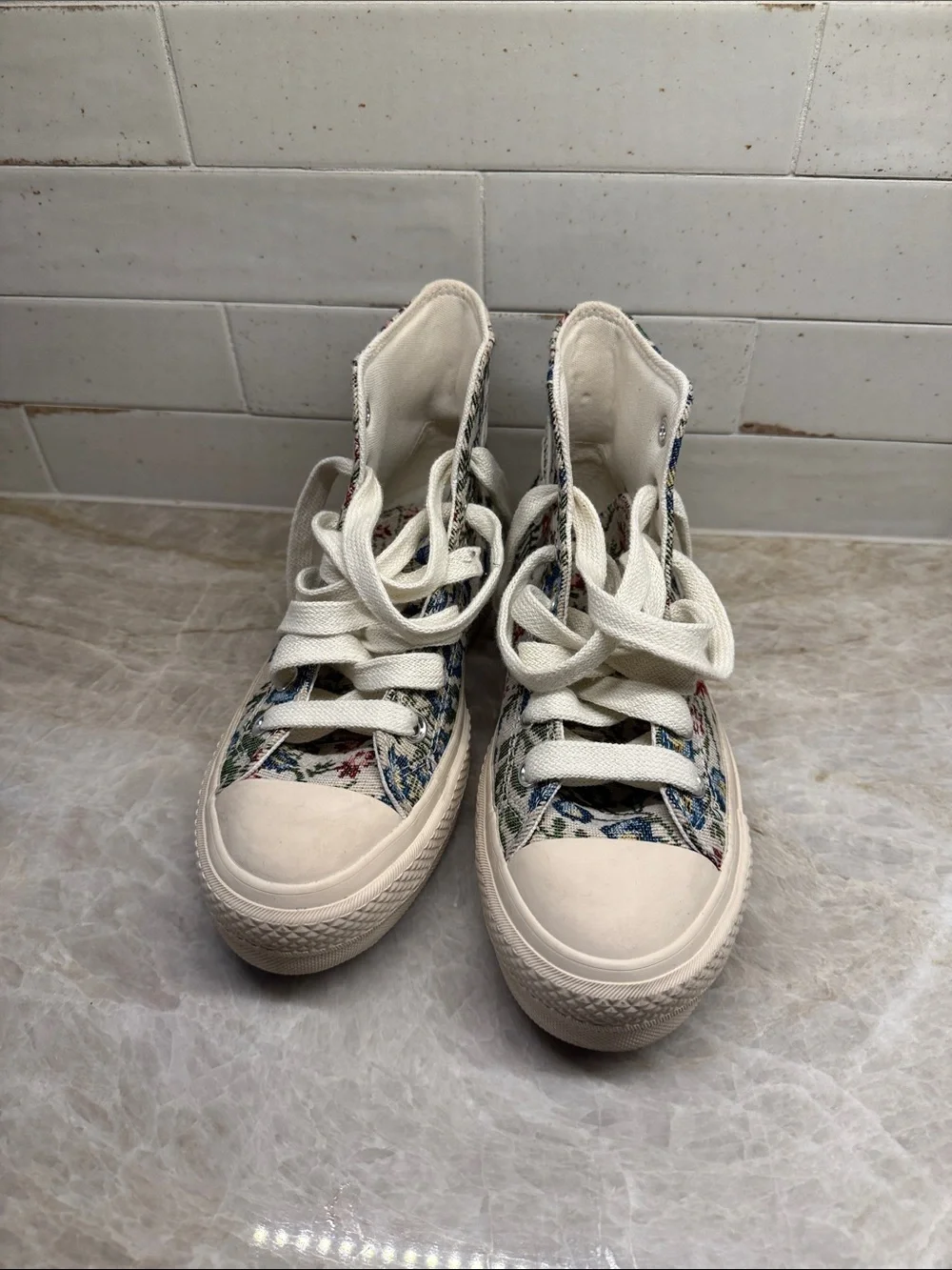 Converse Womens Sneakers Chuck Taylor Lift Platform Floral Tapestry  Sz6.5